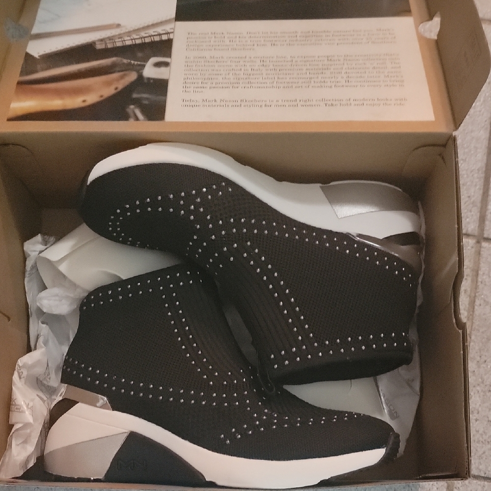 Black Women's Slip-On Sneakers